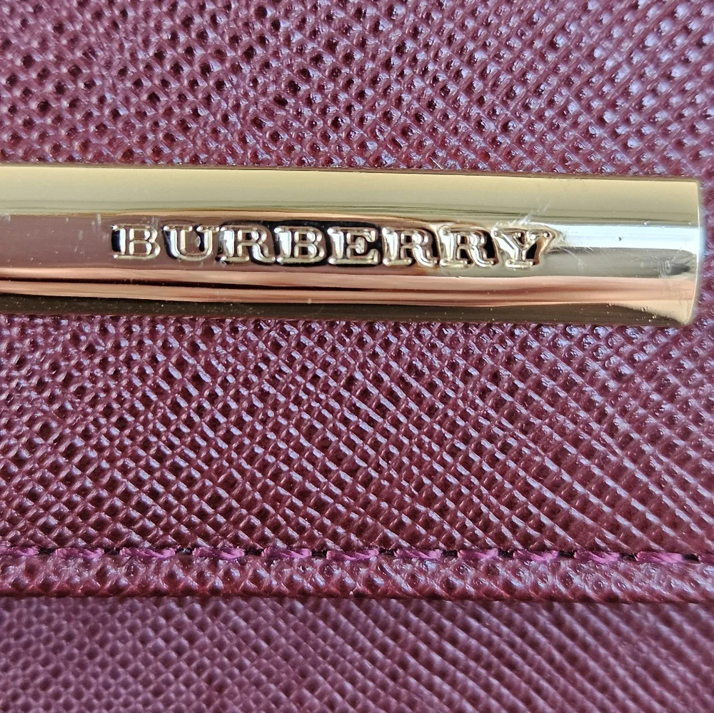 Burberry Burgundy Leather Shoulder Bag with Beige Plaid Accent - Picture 2 of 8